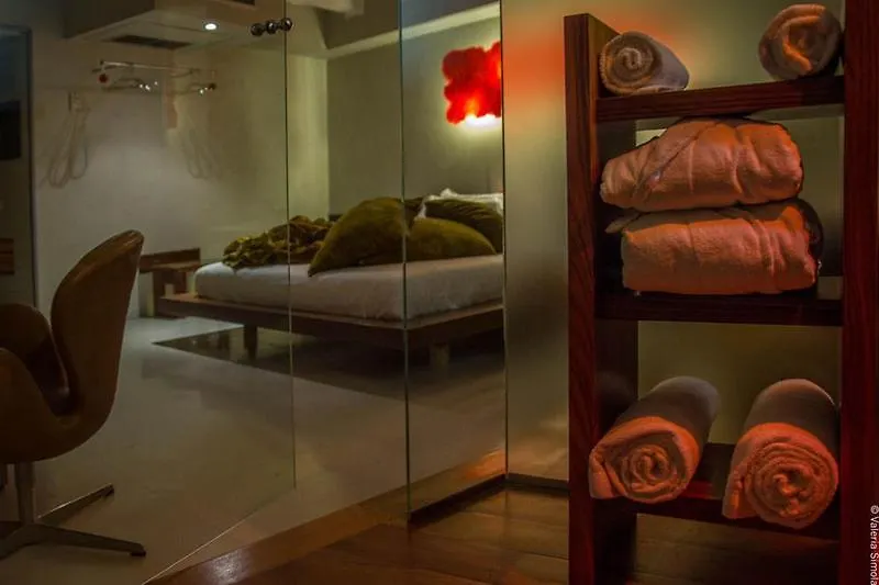 Suitesistina For Brave Lovers Rom Bed & Breakfast
